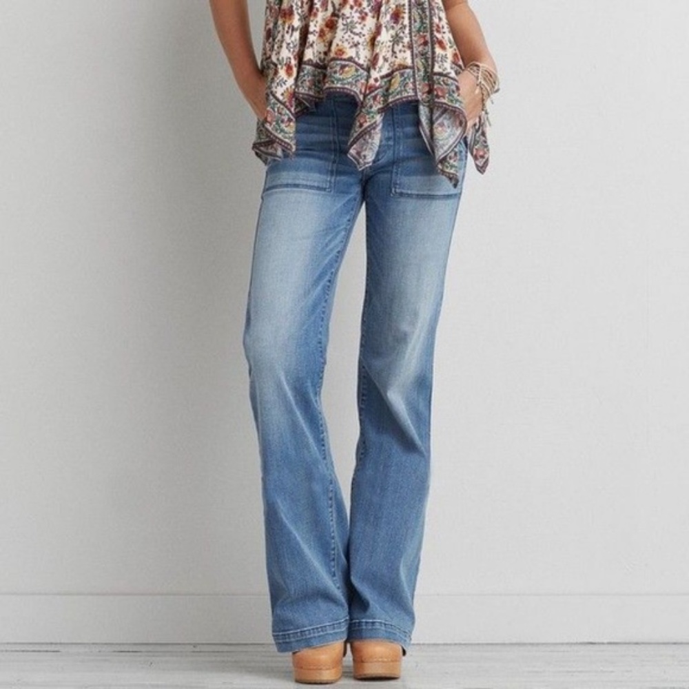American Eagle Size 6 Super Stretch A-Line Wide Leg Flare Bellbottom Jeans